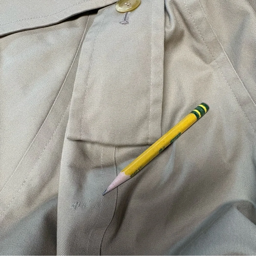 Burberry trench coat. - Picture 16 of 16